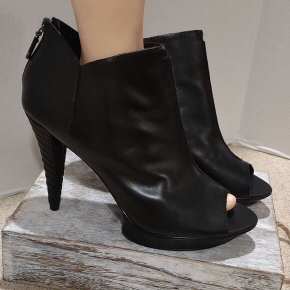 👍  B Makowsky Funky Vintage Leather Heels Dancer S&M 5" Heel  Size 10 M  A11 - Picture 1 of 8